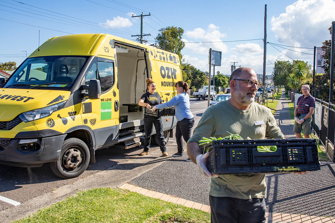 OzHarvest working with Live Free Project to deliver food from Woolworths Kotara store in Newcastle.27th April 2021. Photograph Dallas Kilponen/Woolworths